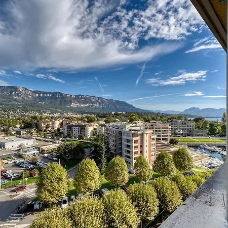 Avec Vue Panoramique Sur Le Du Bourget *