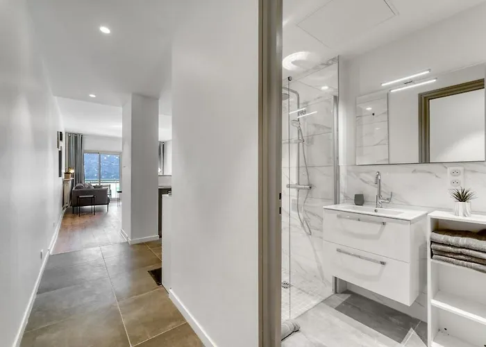 Avec Vue Panoramique Sur Le Du Bourget アパート *